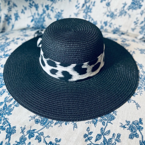 SABRINA LOVES SUMMER STRAW FLOPPY HAT - Picture 2 of 7